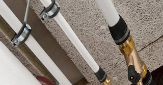 Замена труб водоснабжения в квартире: цена от 2103 руб. - СантехДомТнд